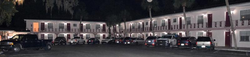 Carriage Inn Motel image 9