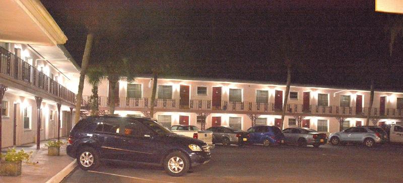 Carriage Inn Motel image 7