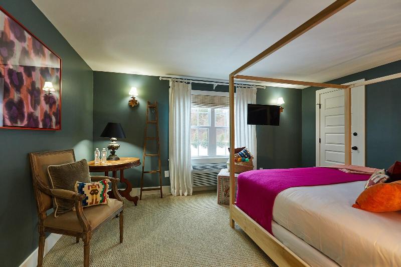 Shelter Harbor Inn image