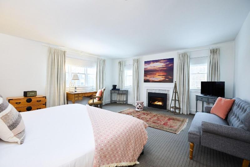 Shelter Harbor Inn image