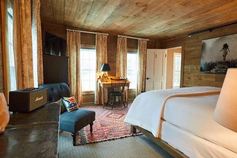 Shelter Harbor Inn image