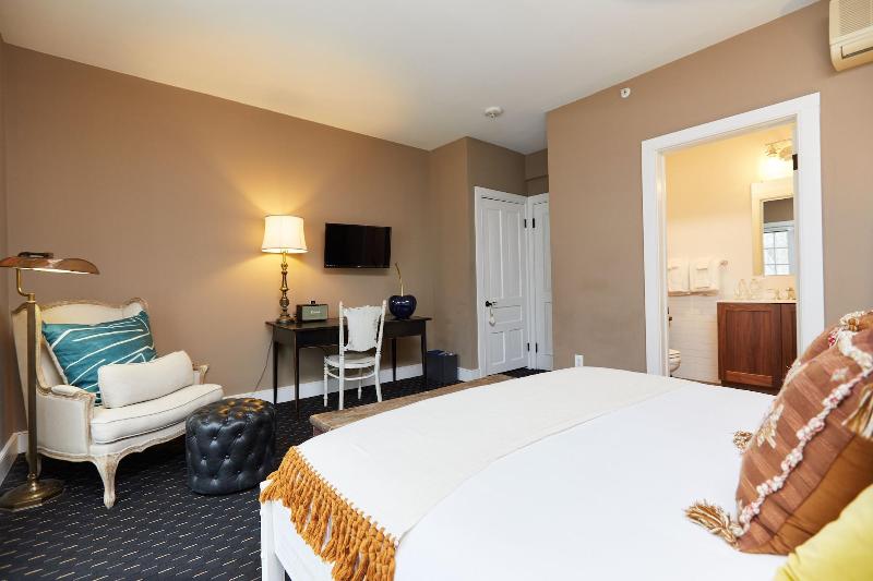 Shelter Harbor Inn image