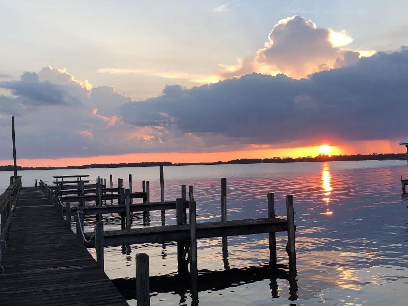 Hotel Lakeside Inn And Cafe