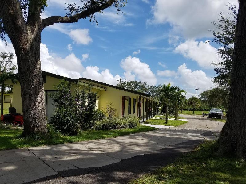 Hotel Lakeside Inn And Cafe