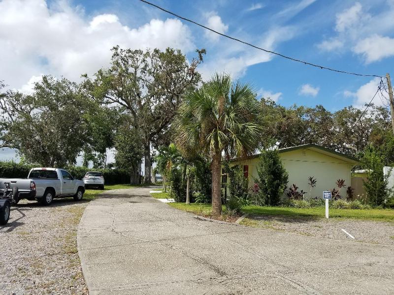 Hotel Lakeside Inn And Cafe