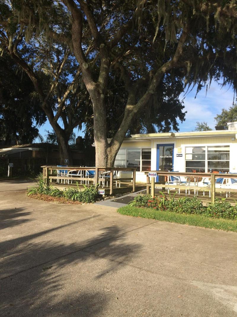 Hotel Lakeside Inn And Cafe