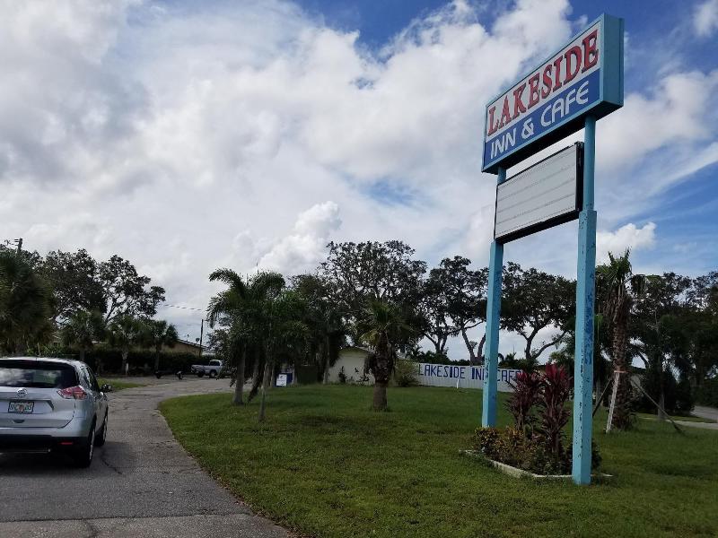 Hotel Lakeside Inn And Cafe