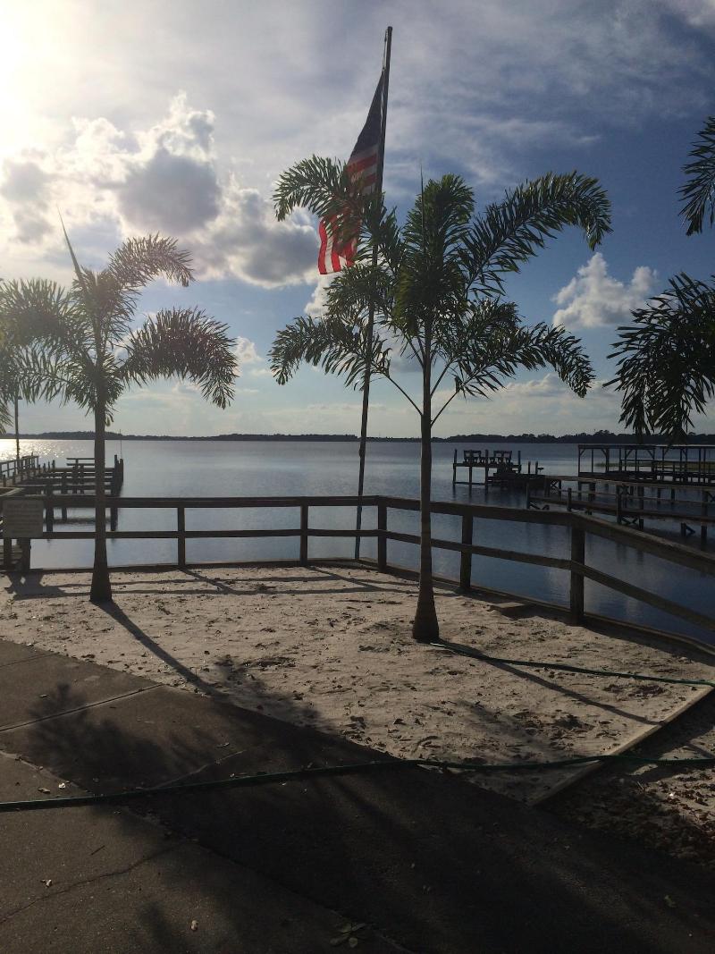 Hotel Lakeside Inn And Cafe