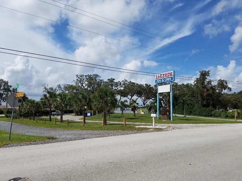 Hotel Lakeside Inn And Cafe