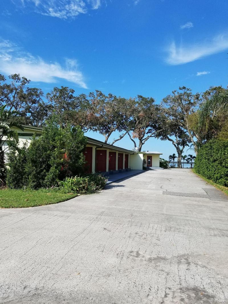 Hotel Lakeside Inn And Cafe