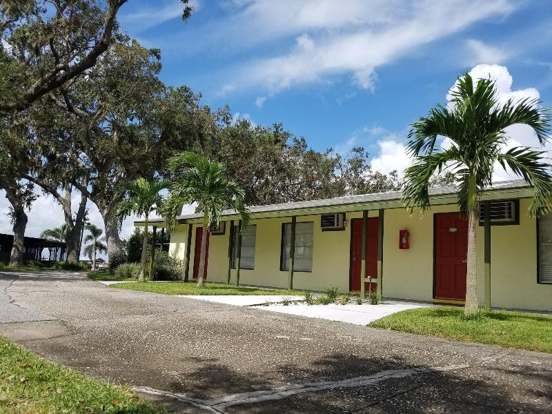 Hotel Lakeside Inn And Cafe