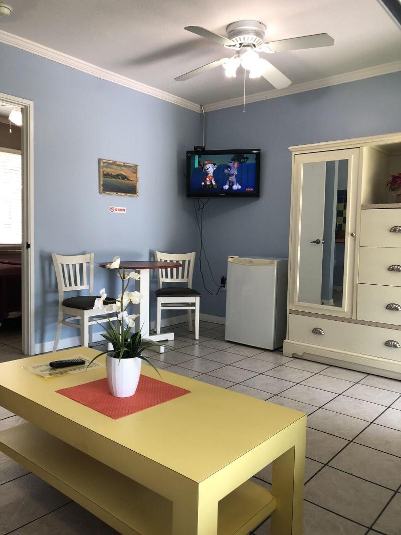 Hotel Lakeside Inn And Cafe