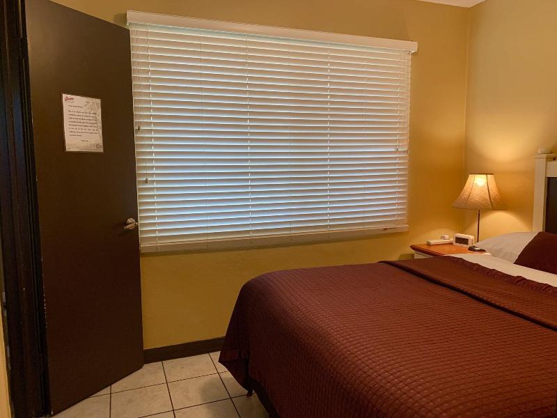 Hotel Lakeside Inn And Cafe