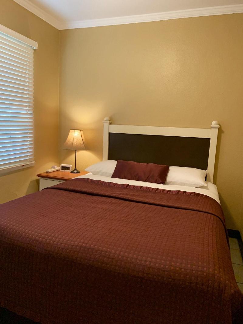 Hotel Lakeside Inn And Cafe