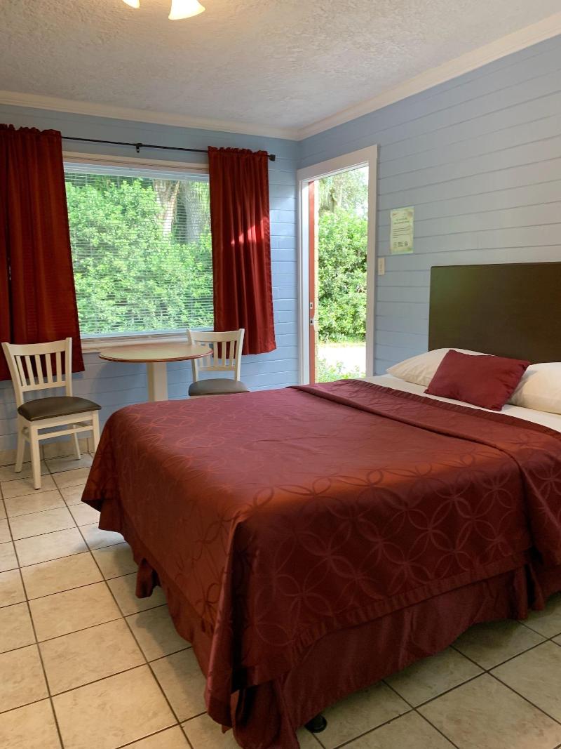 Hotel Lakeside Inn And Cafe