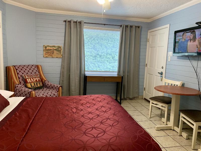 Hotel Lakeside Inn And Cafe