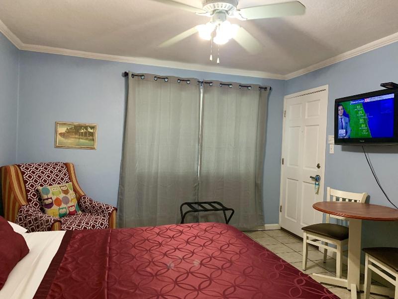 Hotel Lakeside Inn And Cafe