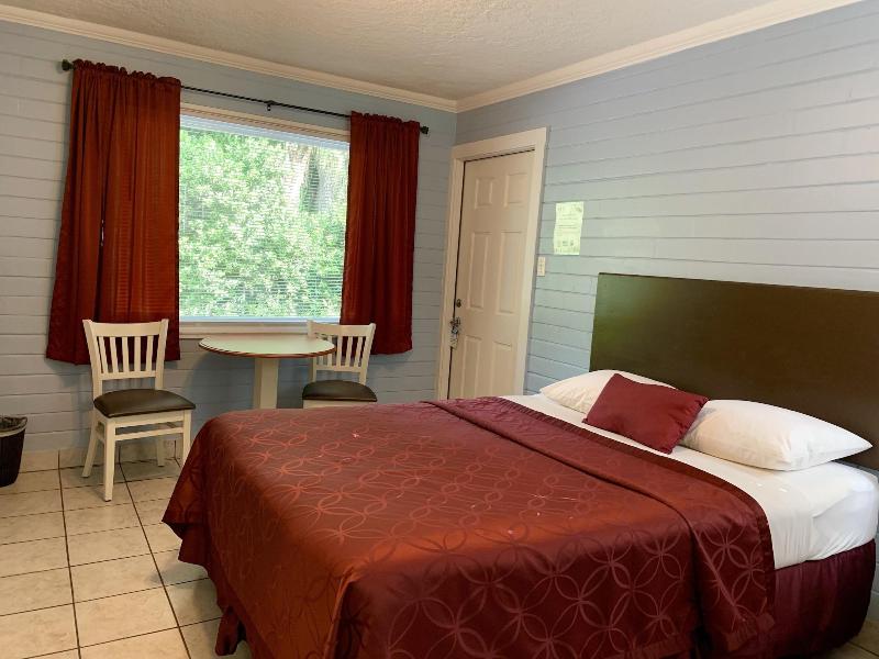 Hotel Lakeside Inn And Cafe