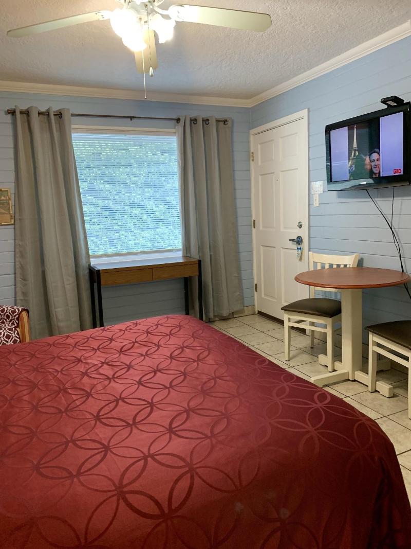 Hotel Lakeside Inn And Cafe