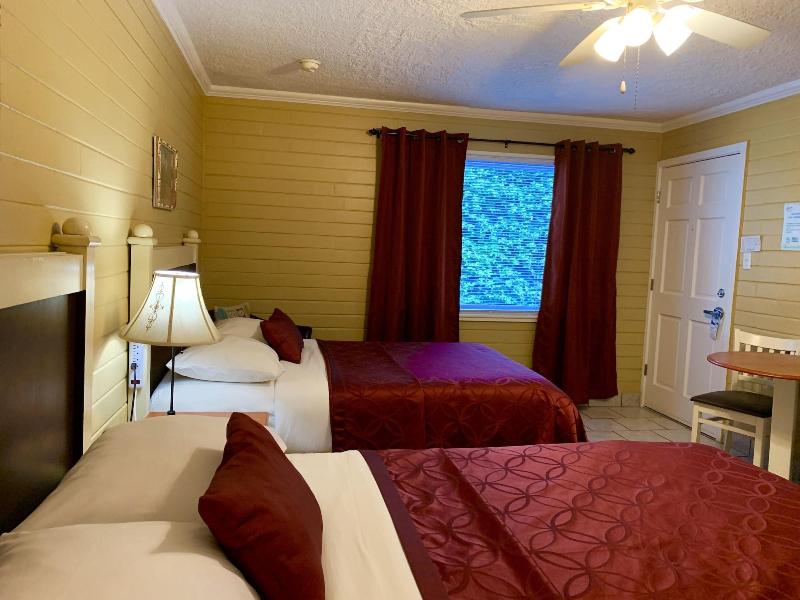 Hotel Lakeside Inn And Cafe