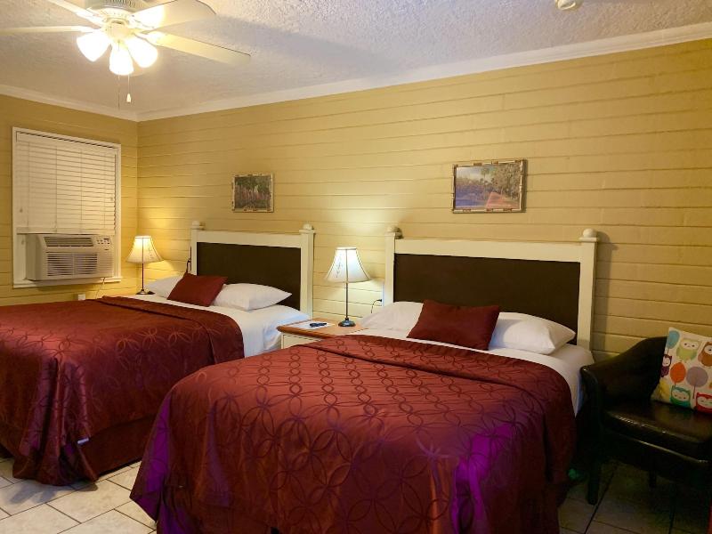 Hotel Lakeside Inn And Cafe