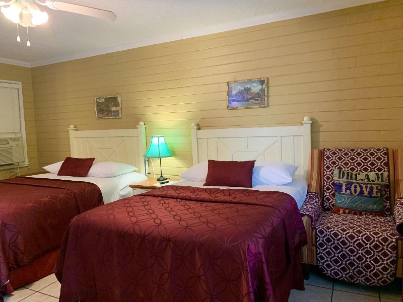 Hotel Lakeside Inn And Cafe