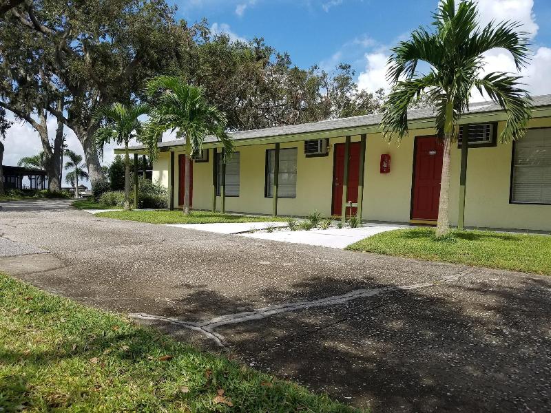 Hotel Lakeside Inn And Cafe