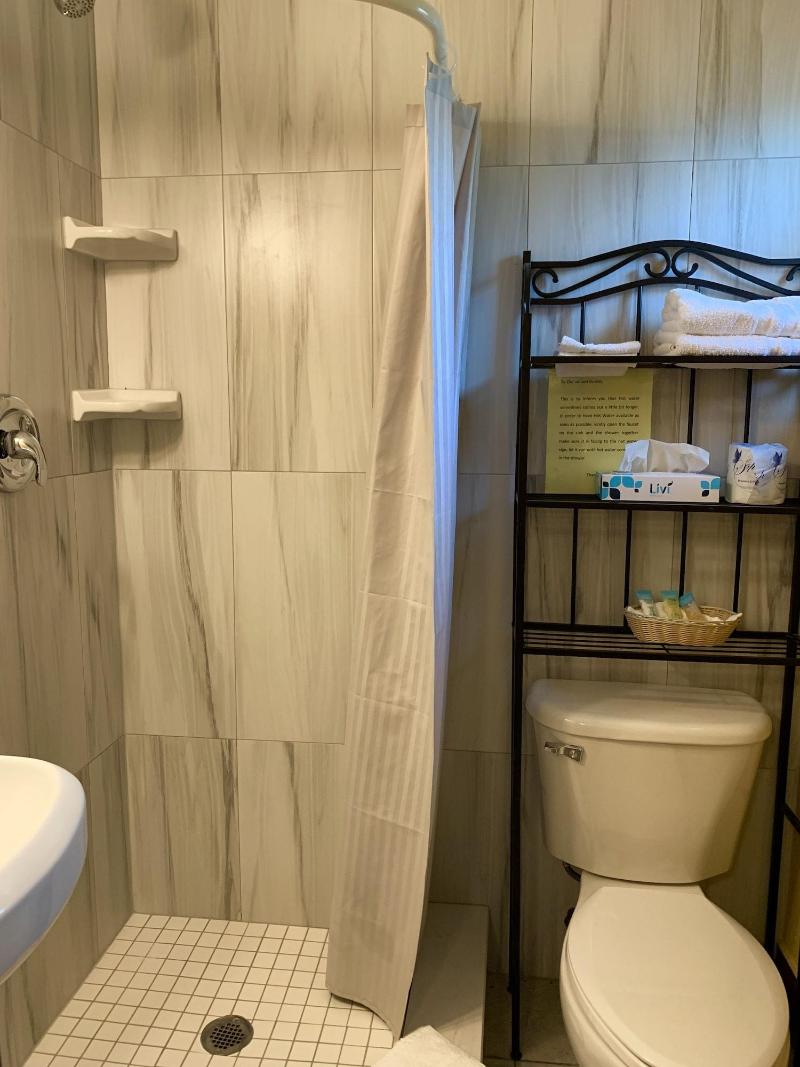 Hotel Lakeside Inn And Cafe