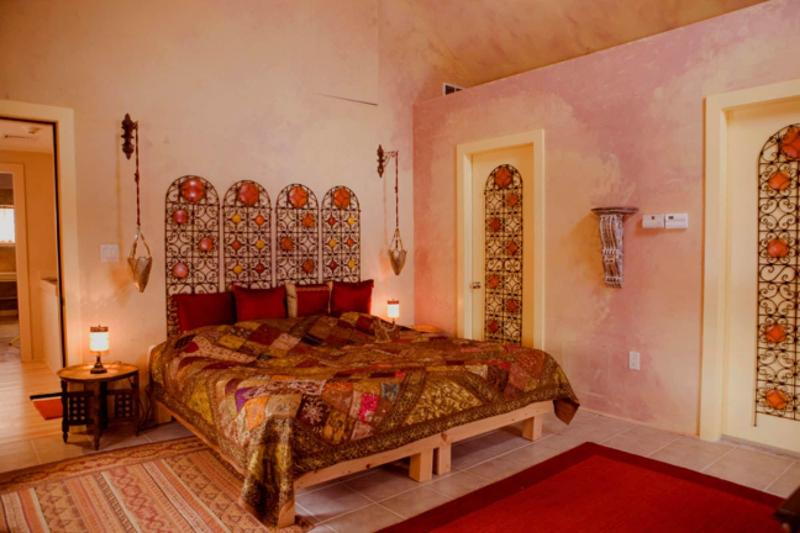 Topia Inn - An Organic Oasis image