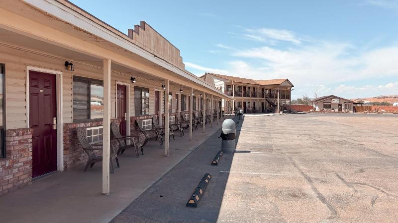 Whispering Sands Motel image