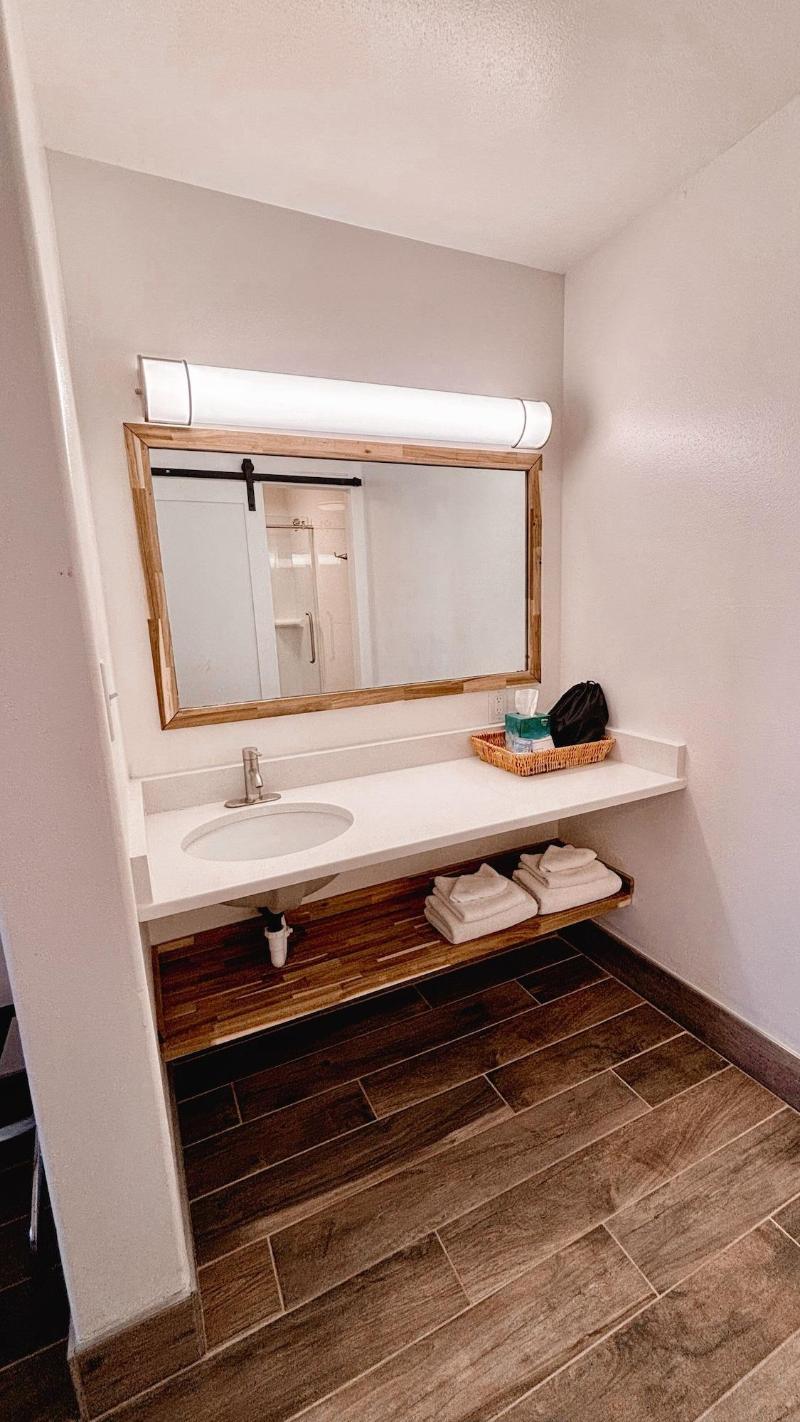Whispering Sands Motel image