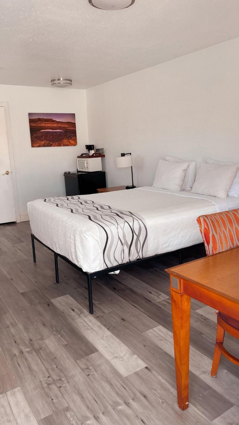Whispering Sands Motel image
