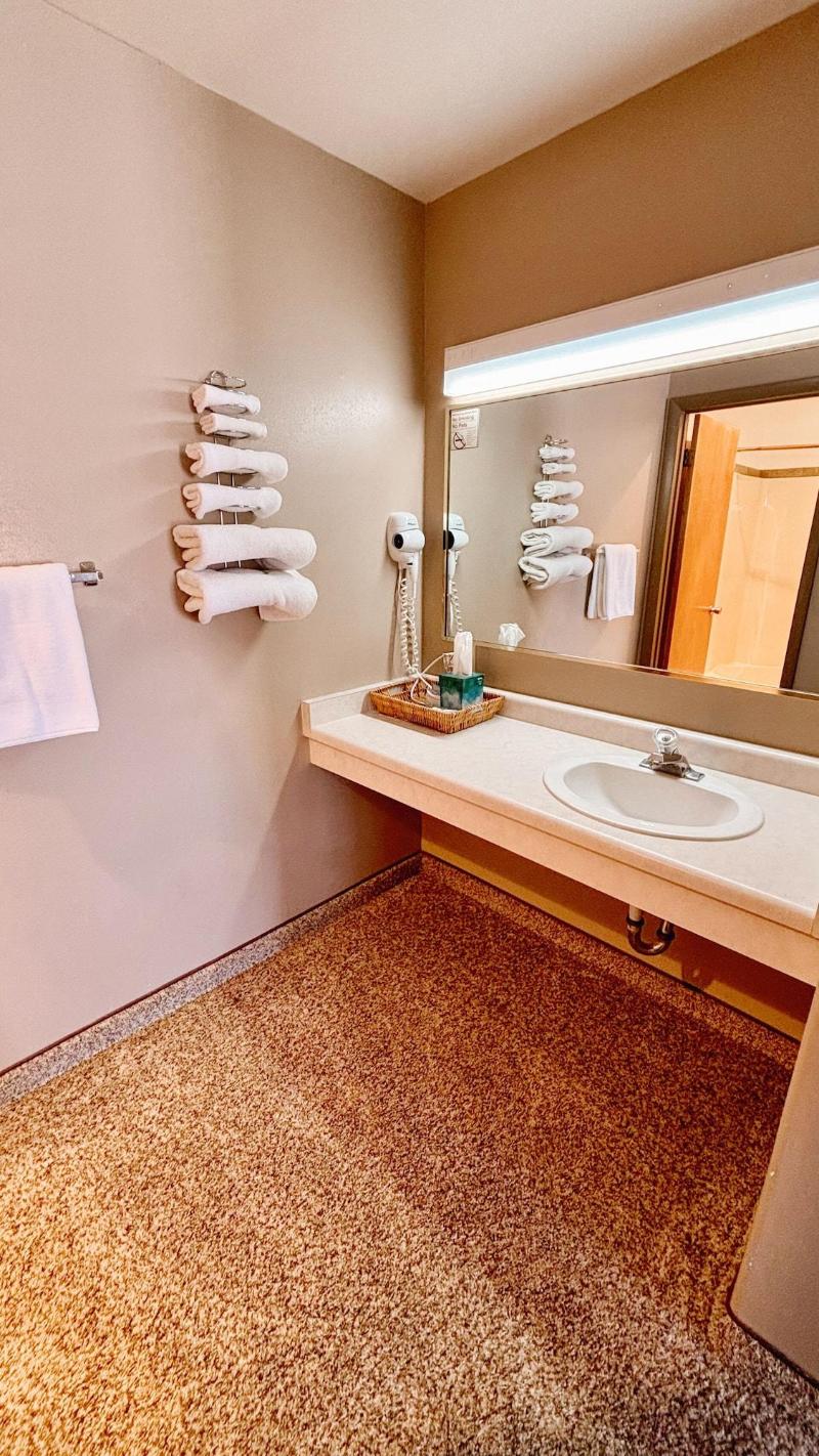 Whispering Sands Motel image