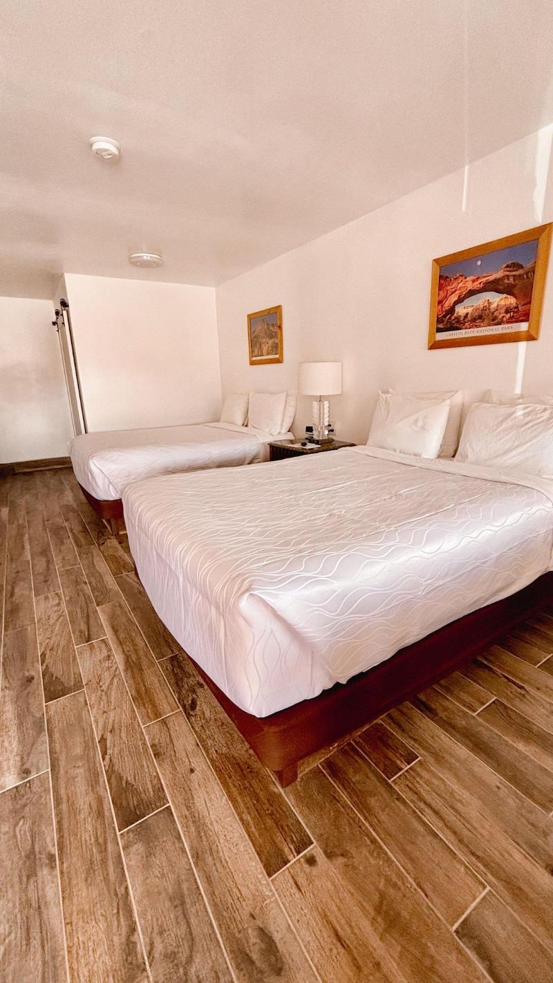 Whispering Sands Motel image