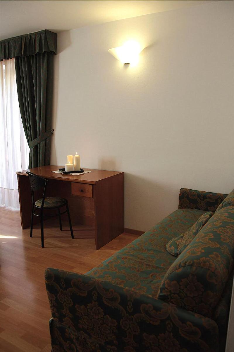 Aprica image