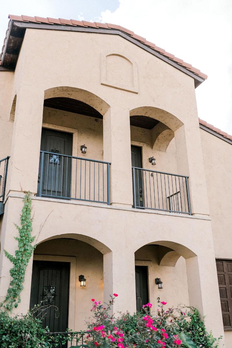The Vineyard At Florence — exterior view