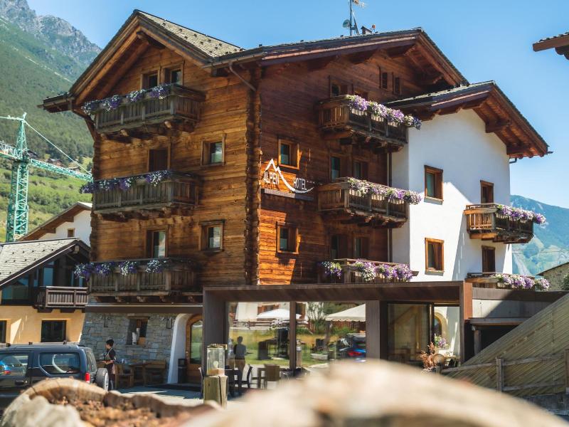 Alpen Hotel Chalet - Valdidentro — general view
