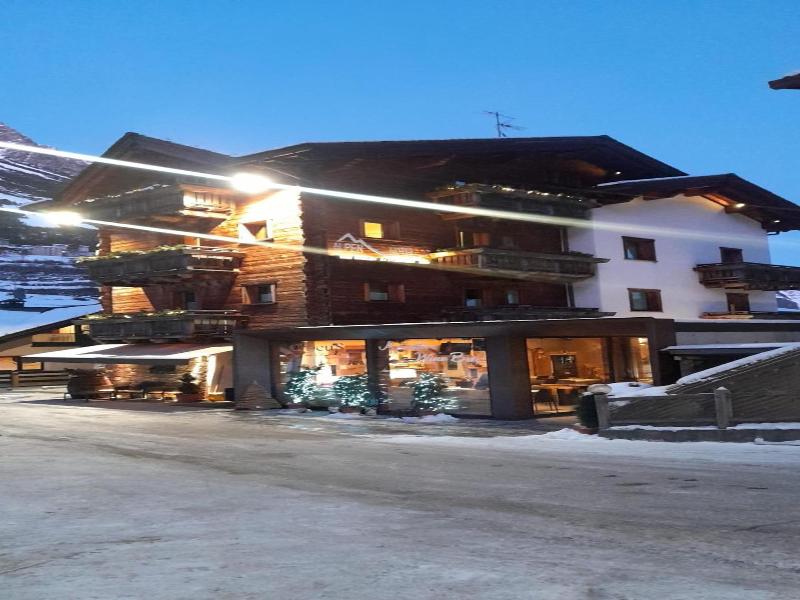 Alpen Hotel Chalet - Valdidentro — general view