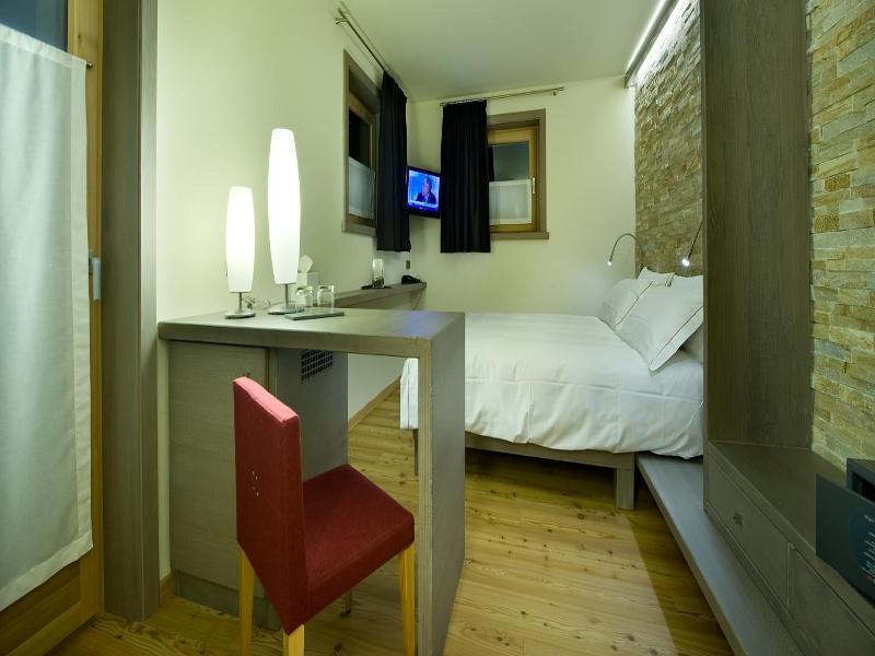 Alpen Hotel Chalet - Valdidentro image