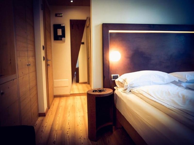 Alpen Hotel Chalet - Valdidentro image