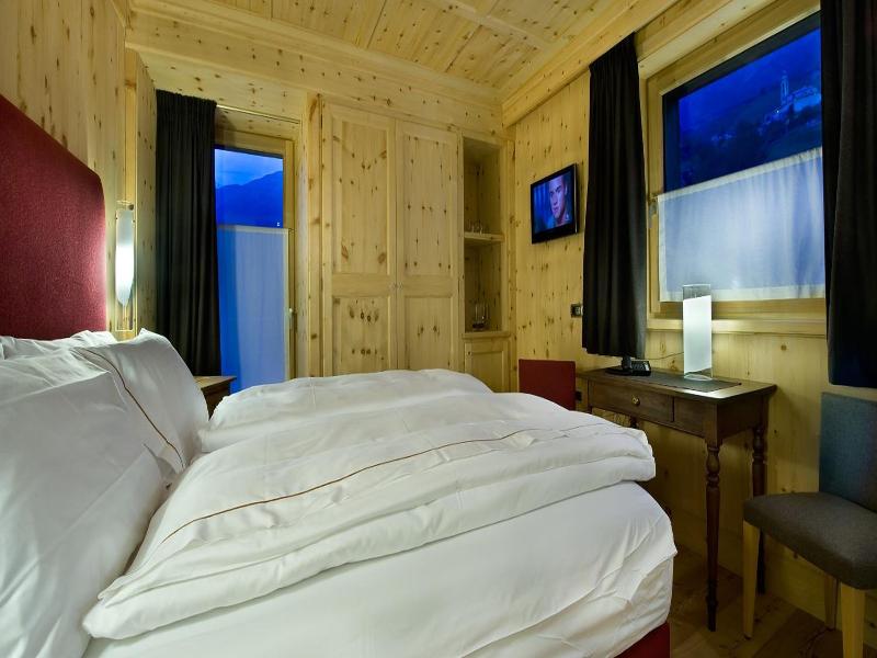 Alpen Hotel Chalet - Valdidentro image