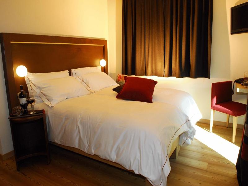 Alpen Hotel Chalet - Valdidentro image