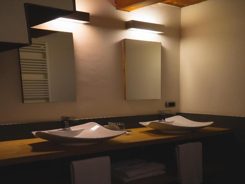 Alpen Hotel Chalet - Valdidentro image