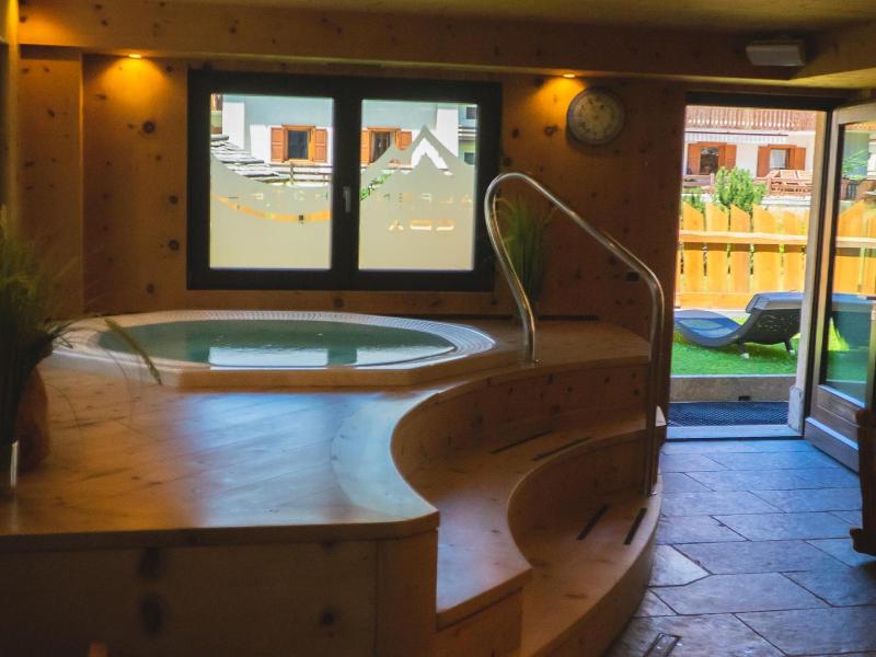 Alpen Hotel Chalet - Valdidentro image