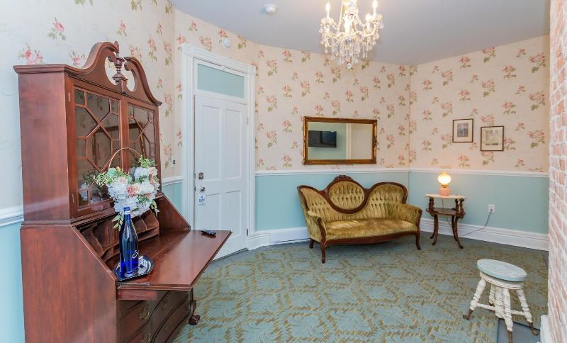 Historic Hotel Broadalbin image
