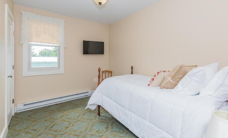 Historic Hotel Broadalbin image