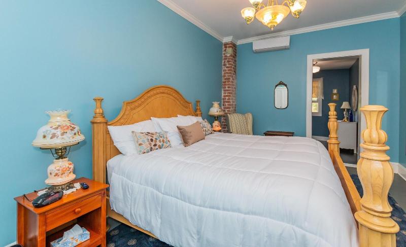 Historic Hotel Broadalbin image