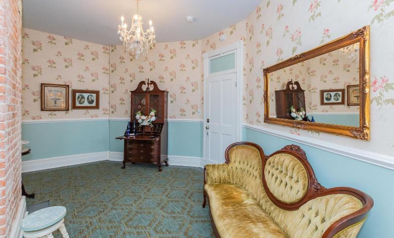 Historic Hotel Broadalbin image