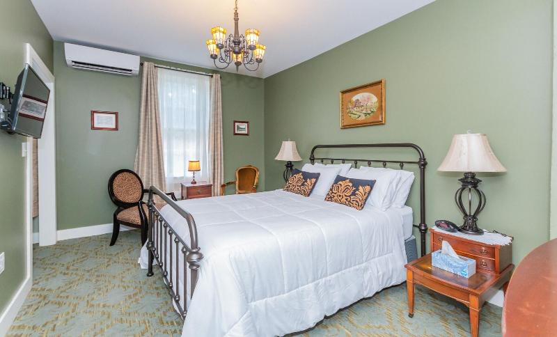 Historic Hotel Broadalbin image