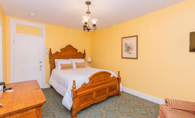 Historic Hotel Broadalbin image